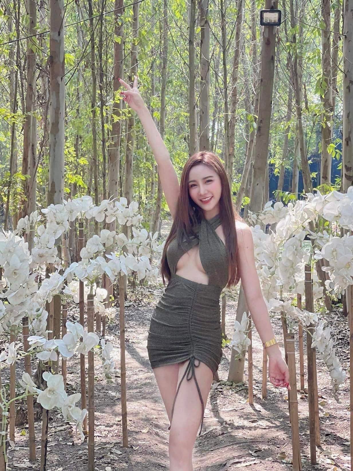 น้องชมพู่เน็ตไอดอลสาว ดีกรีนางแบบ FHM 4