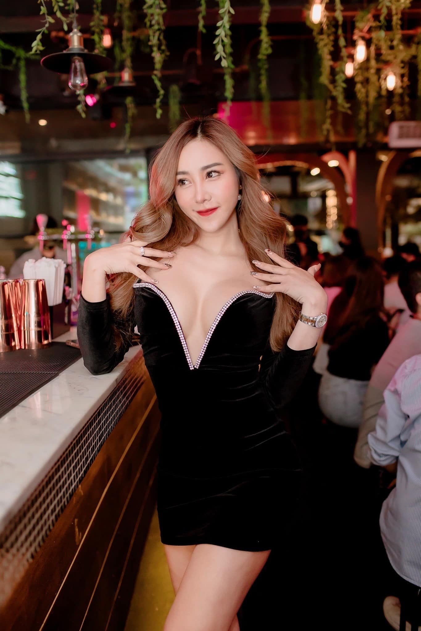 น้องชมพู่เน็ตไอดอลสาว ดีกรีนางแบบ FHM 22
