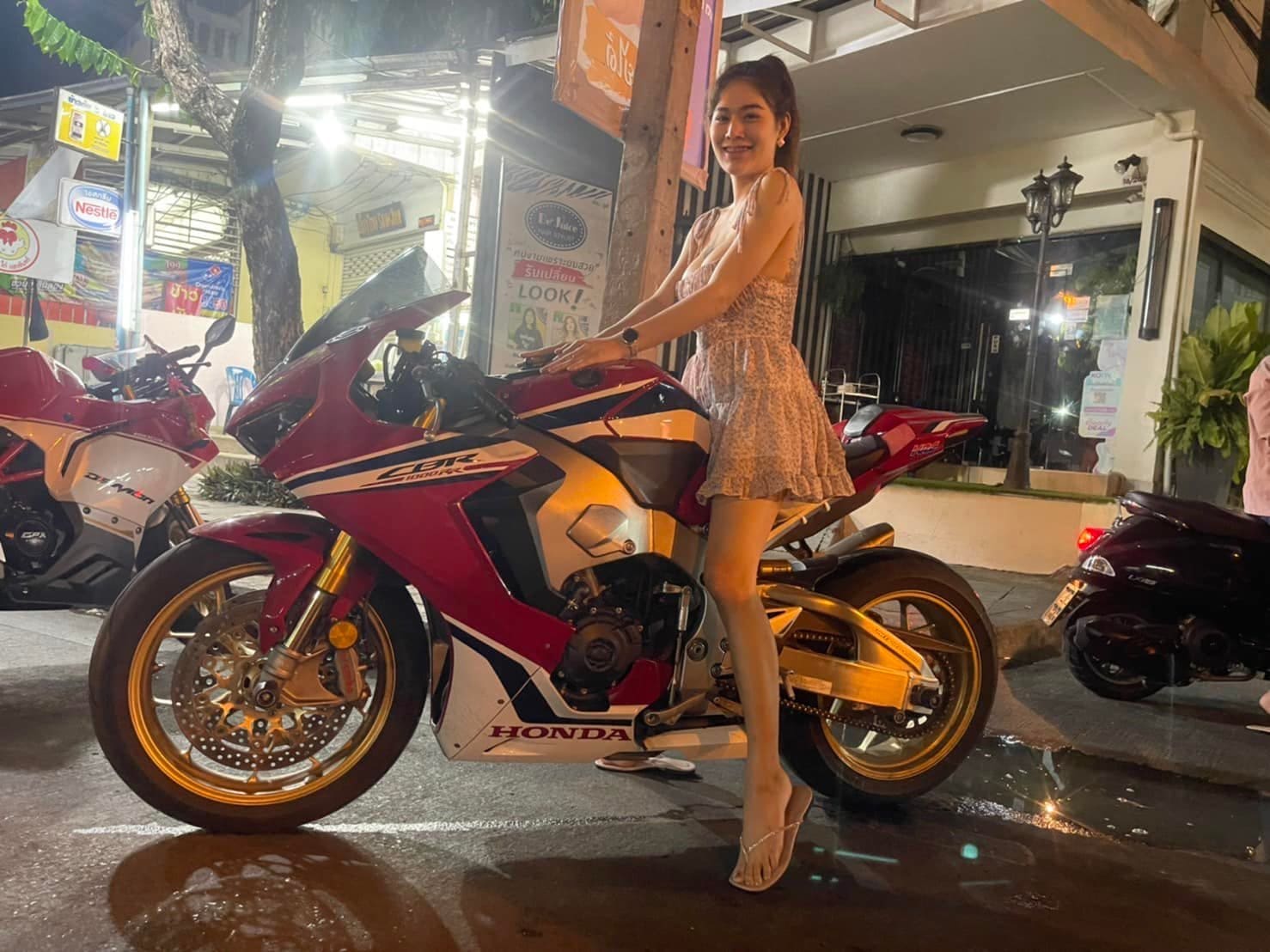 น้องตุ๊กตา สาวสวย สุดแซ่บ ตำแหน่งนางฟ้าบิ๊กไบค์ 17