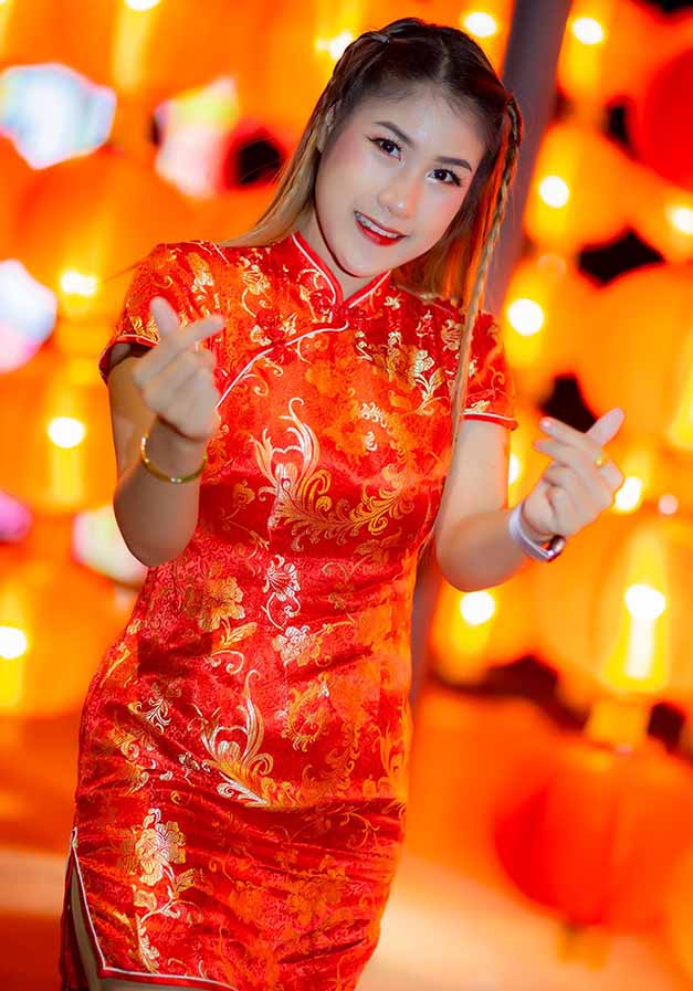 Earn Lalita นักร้องสาวสุดแซ่บและนางฟ้ารถแห่ 5