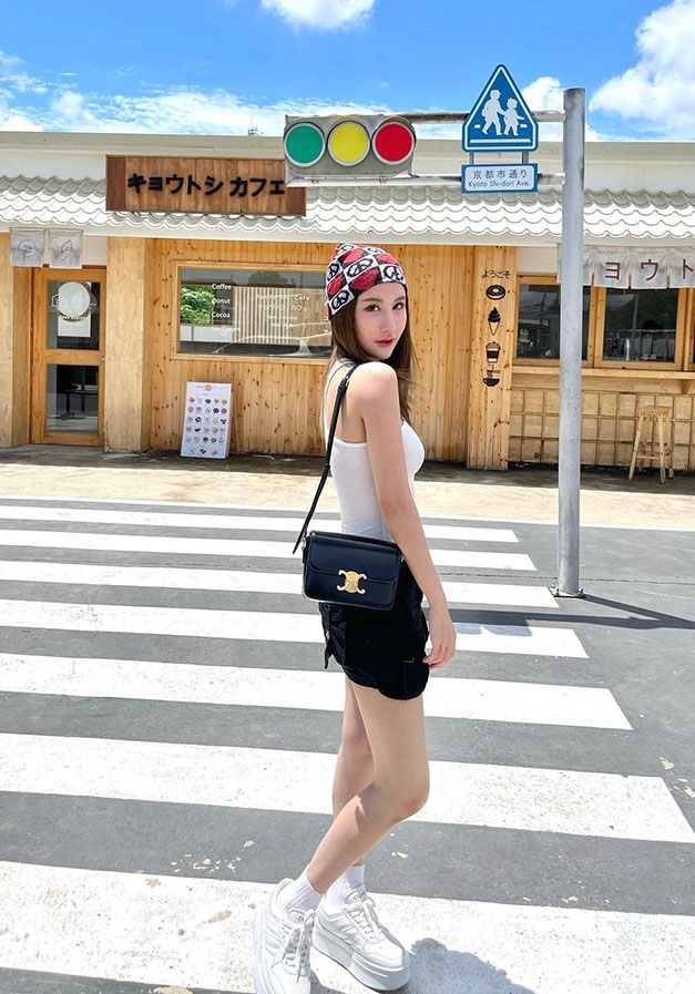 Neuyธันย์ชนก สาวสุดฮอตสายเซ็กซี่ผิวขาวเนียน 12