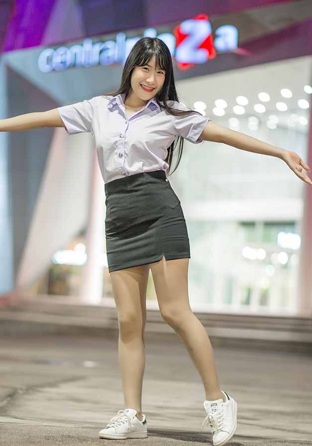 Earn Lalita นักร้องสาวสุดแซ่บและนางฟ้ารถแห่ 17