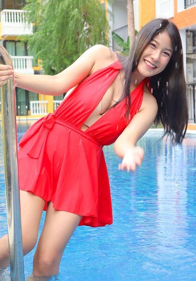 Earn Lalita นักร้องสาวสุดแซ่บและนางฟ้ารถแห่ 10