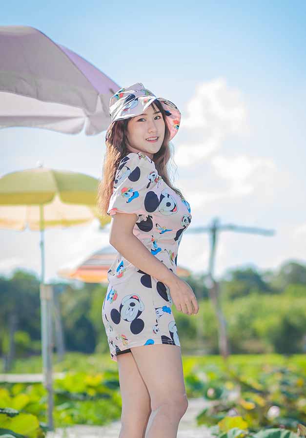 Earn Lalita นักร้องสาวสุดแซ่บและนางฟ้ารถแห่ 20