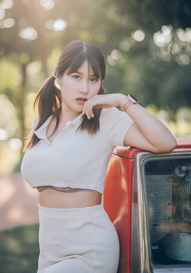 Earn Lalita นักร้องสาวสุดแซ่บและนางฟ้ารถแห่ 3