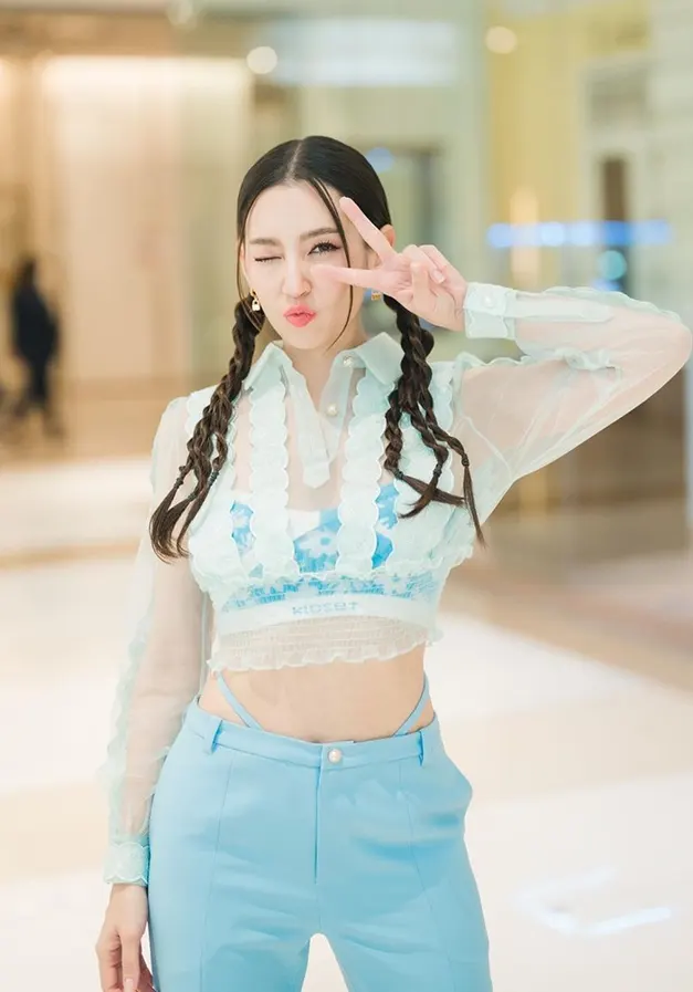 เปิดวาร์ป เบลล่า ราณี สาวสวยสุดแซ่บว่าที่นางเอก 300 ล้าน 2