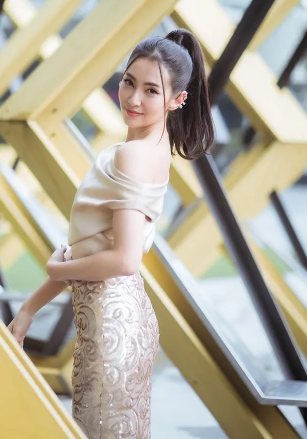 เปิดวาร์ป เบลล่า ราณี สาวสวยสุดแซ่บว่าที่นางเอก 300 ล้าน 9