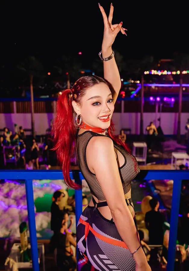 เปิดวาร์ป Pearja นักร้องสาวสุดเซ็กซี่ จากเวทีประกวดชื่อดัง 10