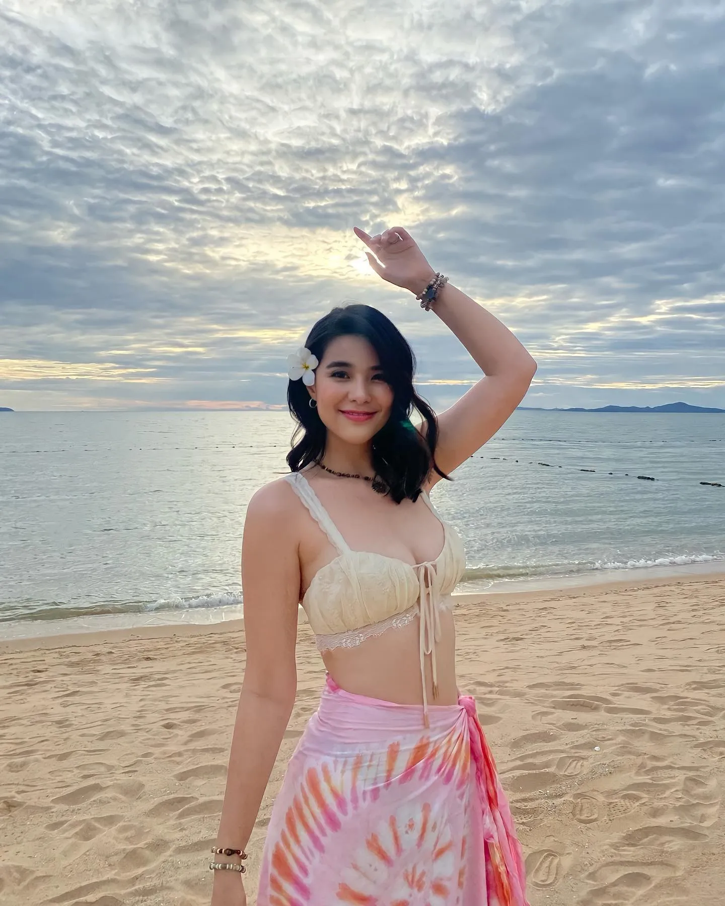 ลูกทุ่งสาวแซ่บ มีนตรา อินทิรา จากสาวบ้านๆ แซ่บเกินต้านแบบสาวลูกครึ่ง 33