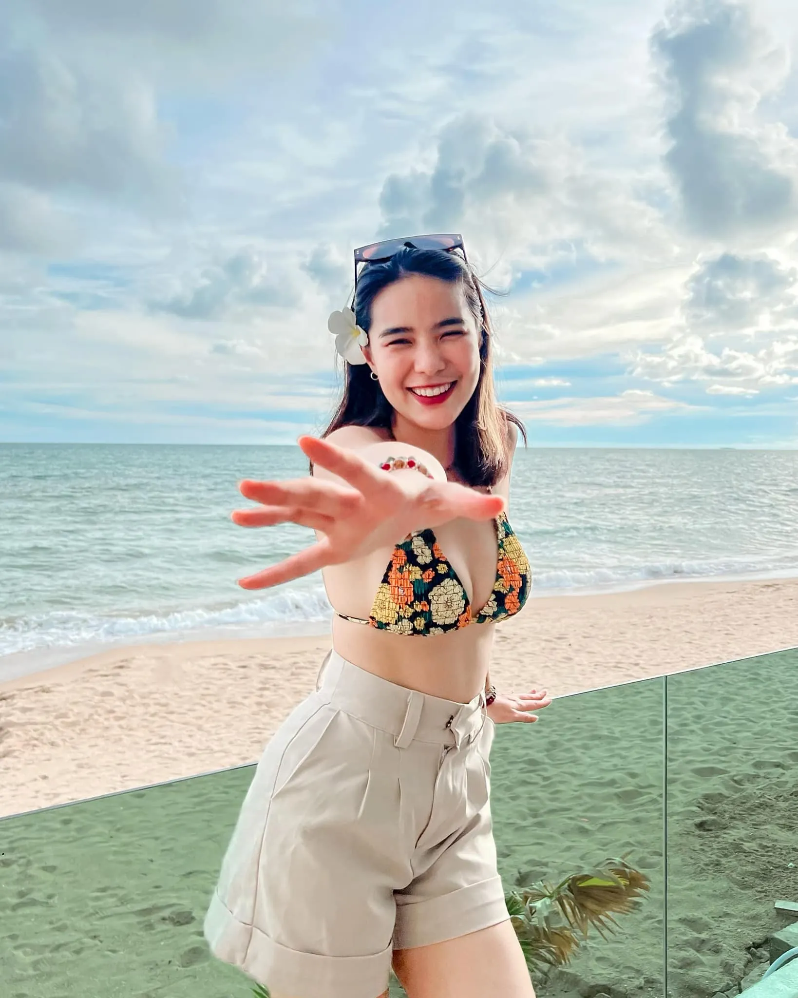 มีนตรา อินทิรา จากสาวบ้านๆ ความแซ่บเกินต้านแบบสาวลูกครึ่ง