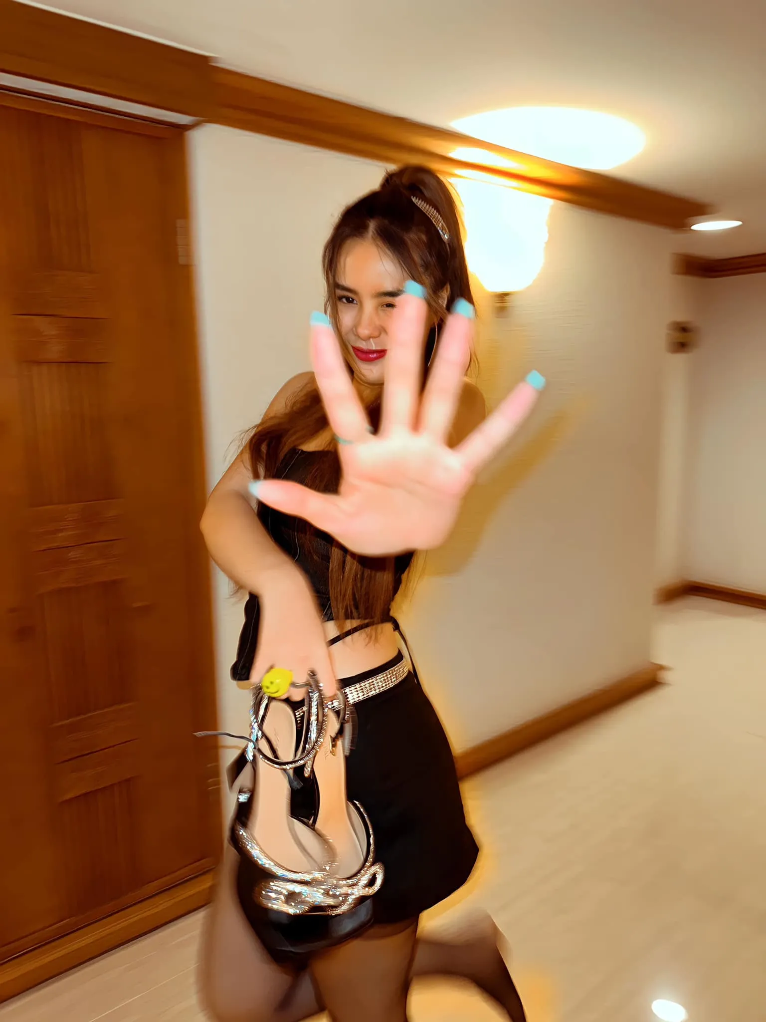 ลูกทุ่งสาวแซ่บ มีนตรา อินทิรา จากสาวบ้านๆ แซ่บเกินต้านแบบสาวลูกครึ่ง 4