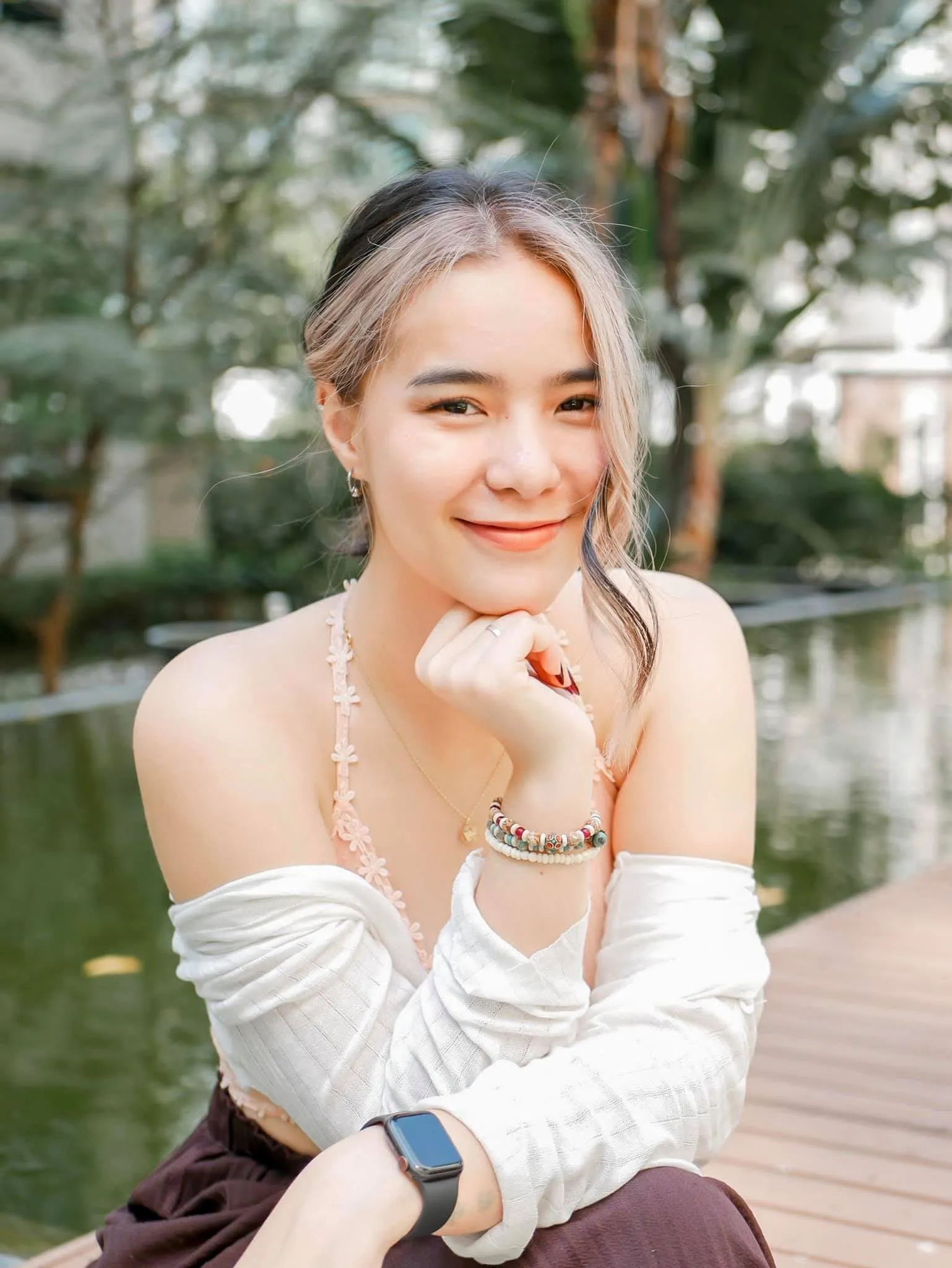 ลูกทุ่งสาวแซ่บ มีนตรา อินทิรา จากสาวบ้านๆ แซ่บเกินต้านแบบสาวลูกครึ่ง 50