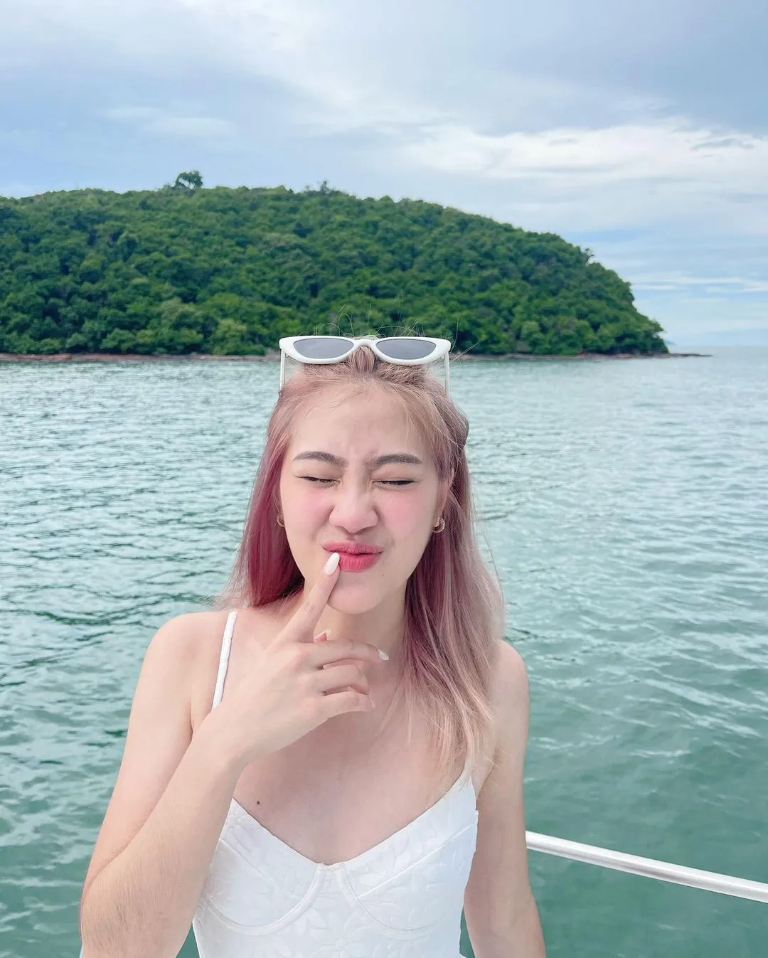 น้องโกรันเลขา หน้าตาดีของหนุ่มนิกกี้ ณฉัตร ความน่ารักสดใสกำลัง 10 50