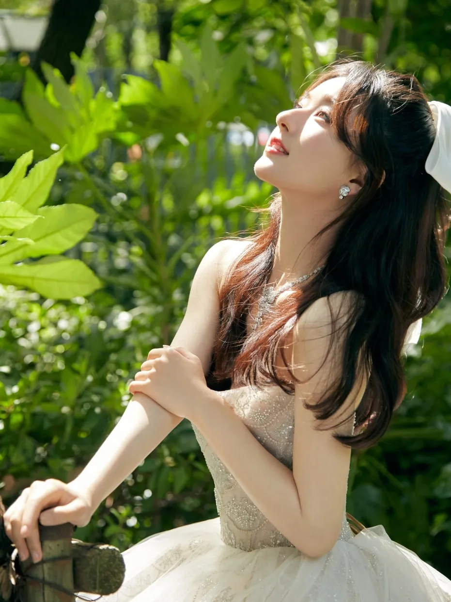 จ้าวลู่ซือ นางเอกสาวแสนธรรมดา สู่นางเอกสาวสวยระดับท็อปของจีน 13