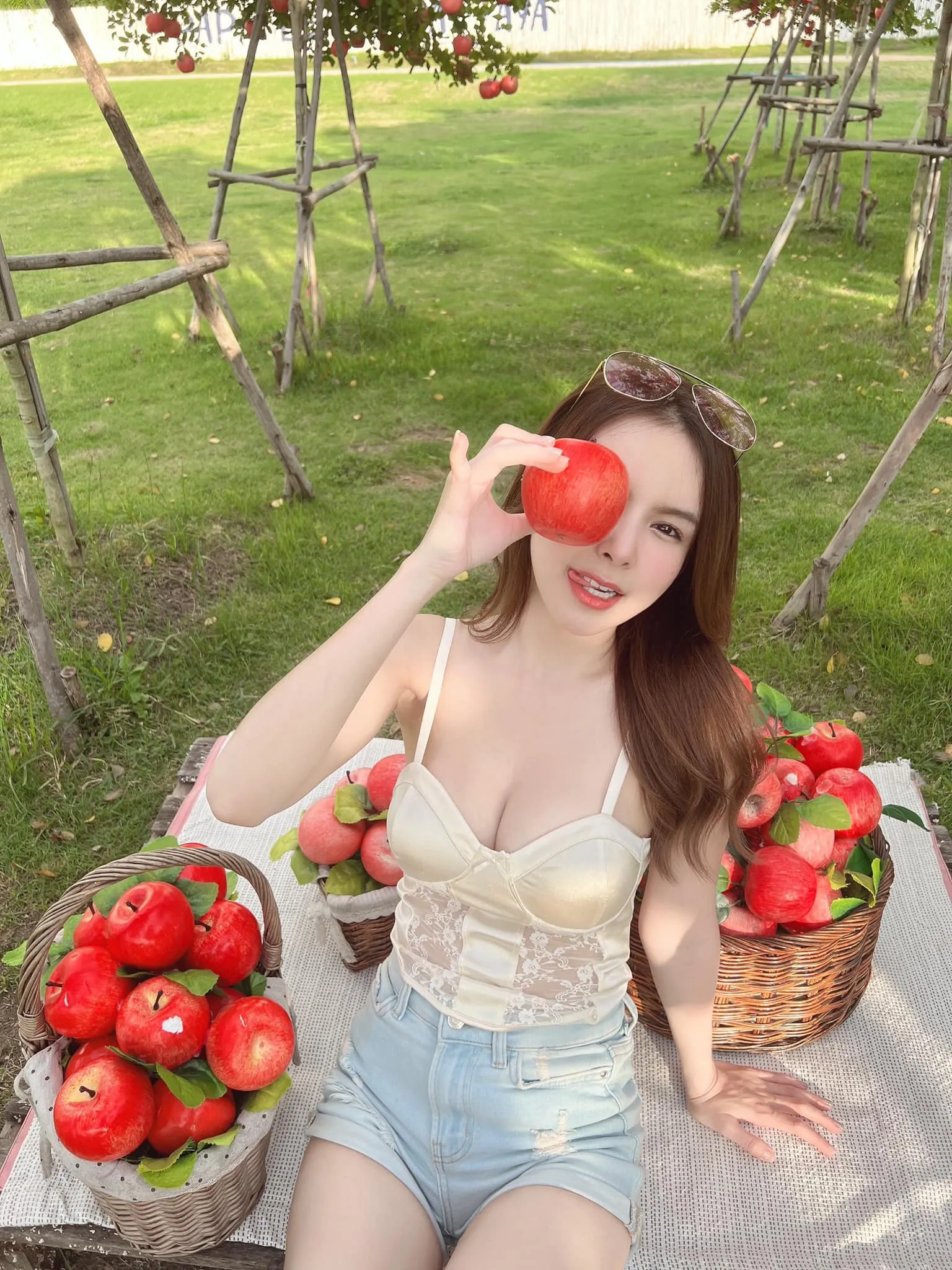น้องเจนนี่ สร้อยทิพย์ นางแบบ สาวสายเซ็กซี่ ยิ้มทีโลกลละลาย 31
