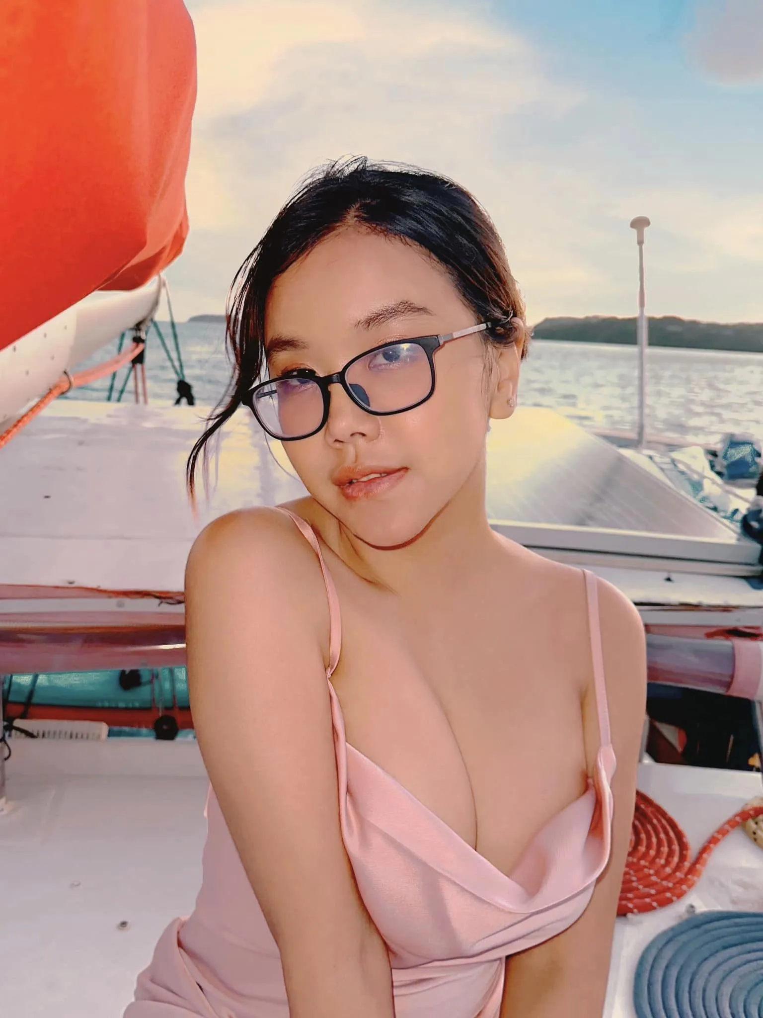 นุ๊ก ปนิสรา สาวแว่นดาว Onlyfans ที่มาพร้อมผลงานสุดเซ็กซี่ลีลาเด็ด 16