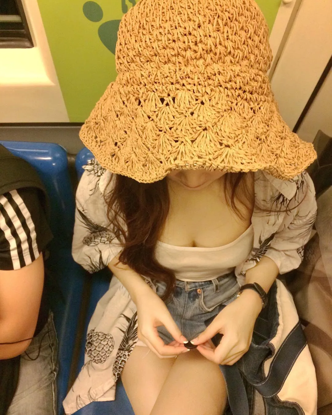 เปิดวาร์ปสาวสวย น้องอิง (ing_lhj2401) เบื้องหลังช่อง Cullen HateBerry 45