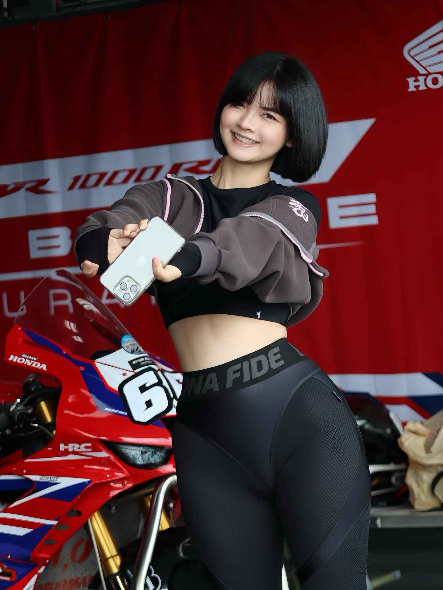 เปิดวาร์ป ซาร์เนส เนตรนภา ไบค์เกอร์สาวนักบิดจากภาคใต้สุดเท่ห์ 93