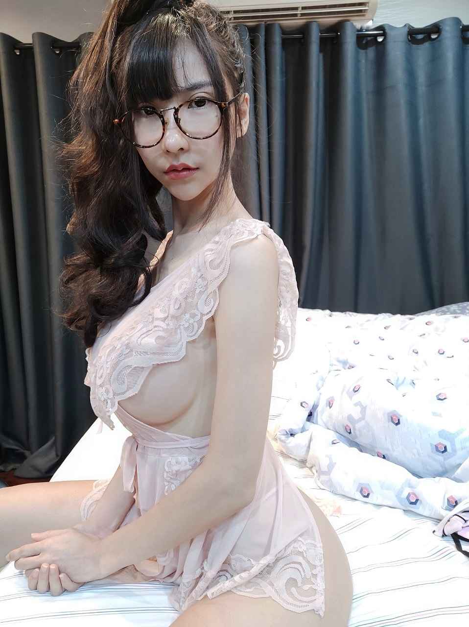 เปิดวาร์ปน้องมิรา คนดังโซเชียล แดนซ์ฉ่ำ ทรงแซ่บ อกสวยใหญ่ ภูเขาไฟเรียกพี่ 48